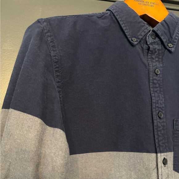 🦅 AE Color Block Long Sleeve Button Down Shirt - Picture 4 of 9